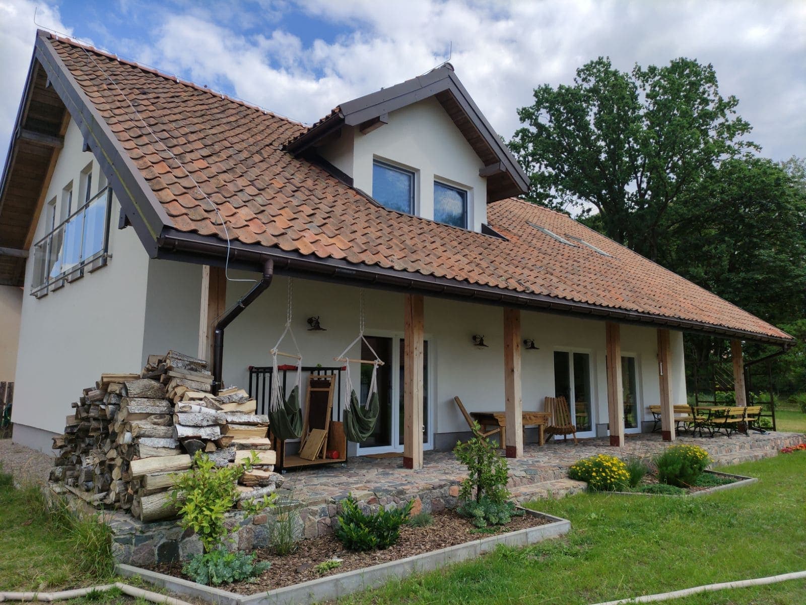 zdjecie domku jeziorosfera z zewnej strony