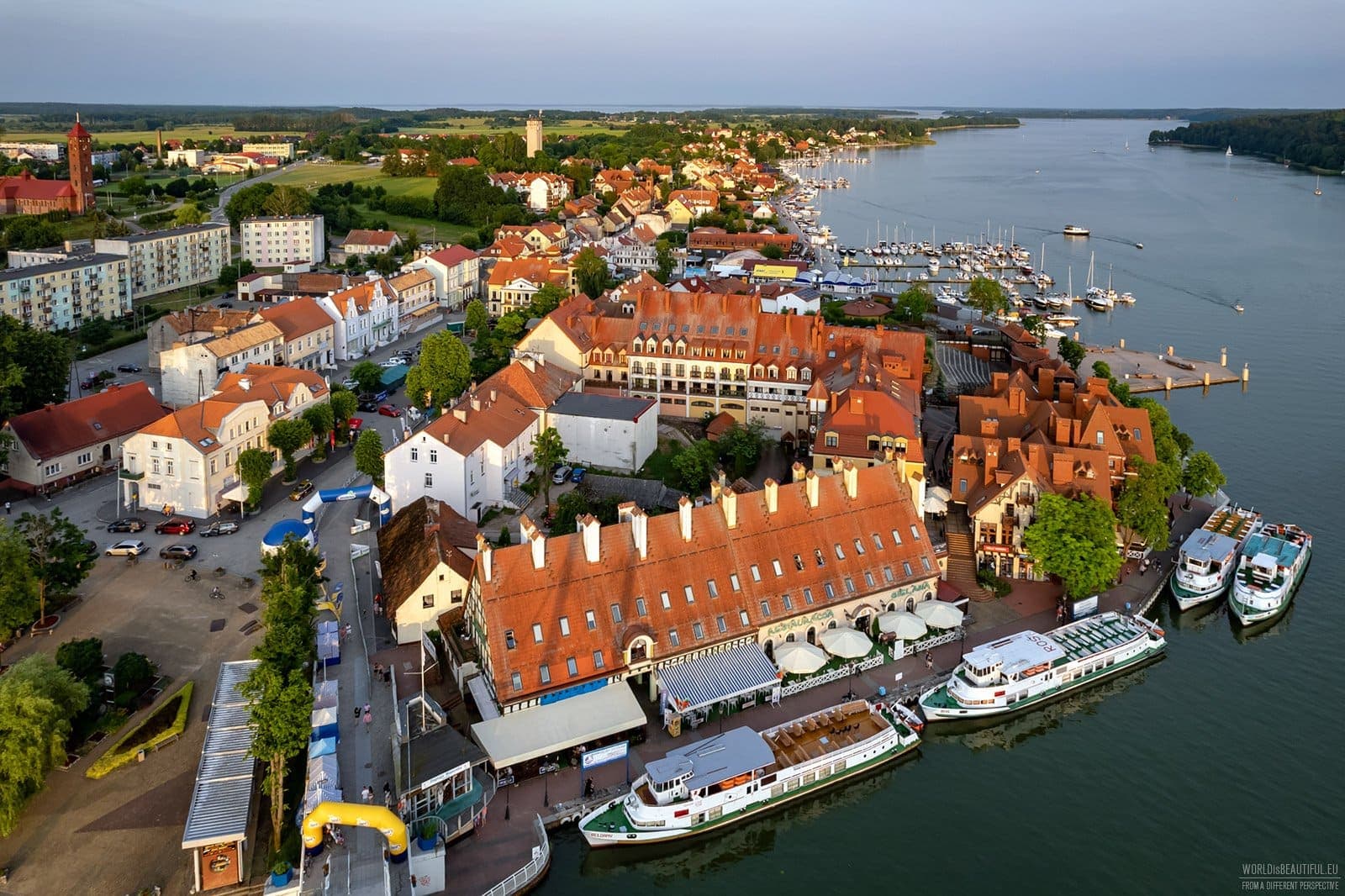 Mikołajki - Port jachtowy i promenada nad Jeziorem Mikołajskim